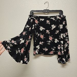 Low shoulder crop top